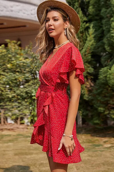 Rotes-Kleid-im-Boho-Chic-mit-V-Ausschnitt