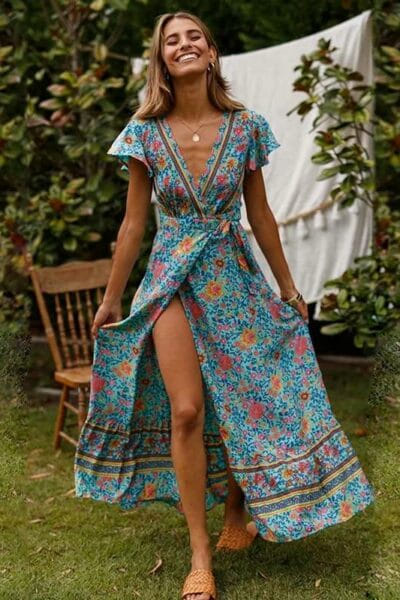 Langes boho-Kleid mit Ausschnitt