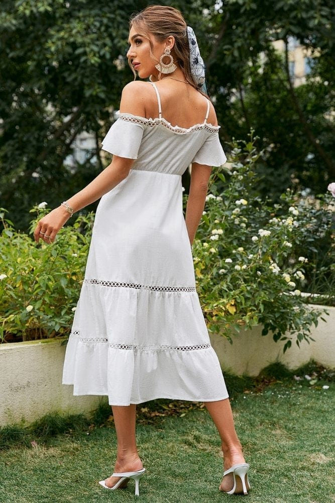 Weißes Kleid mit freien Schultern